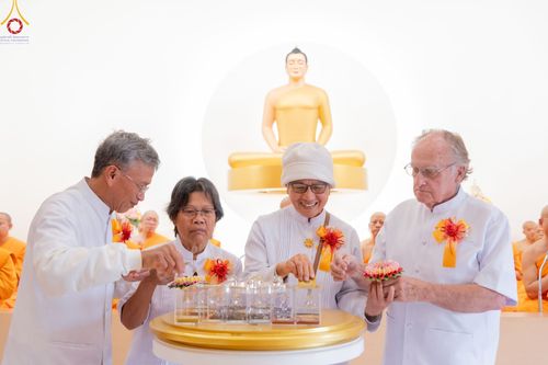 ภาพ No.91208:พิธีสมโภชพระประธาน "พระธรรมกาย" , พิธีเปิดไฟมงคลและเปิดไฟส่องสว่างรัศมีดวงธรรมพระประธาน "พระธรรมกาย" , พิธีทอดผ้าป่าภาคพื้น 19 วัดศูนย์สาขาภาคพื้นอเมริกา  และพิธีมุทิตาสักการะพระมหาเถระ พระเถระ ประจำปี 2566 วันอาทิตย์ที่ 15 ตุลาคม พ.ศ. 2566