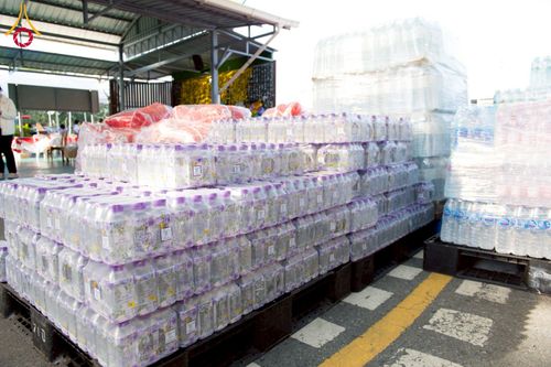 ภาพ No.273633:วันที่ 27 พฤศจิกายน พ.ศ. 2568 คณะศิษยานุศิษย์วัดพระธรรมกาย มูลนิธิธรรมกาย มอบอาหารและสิ่งของความช่วยเหลือให้พี่น้องชาวใต้ ผู้ประสบอุทกภัยน้ำท่วม