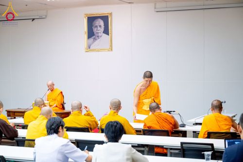 ภาพ No.222932:วันที่ 23 เมษายน พ.ศ. 2568 หลวงพ่อทัตตชีโวต้อนรับคณะสงฆ์ World Pec ณ อาคาร 100 ปี คุณยายมหารัตนอุบาสิกาจันทร์ ขนนกยูง วัดพระธรรมกาย