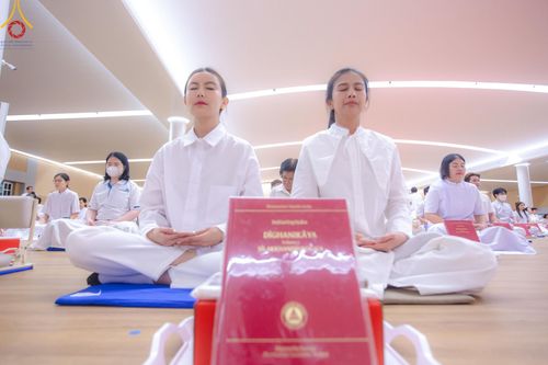 ภาพ No.138758:พิธีถวายกองทุนสนับสนุน การสร้างพระไตรปิฎกฉบับธรรมชัย และอนุรักษ์คัมภีร์ใบลาน น้อมบูชาธรรมหลวงพ่อธัมมชโย 80 ปี ณ ห้องแก้วสารพัดนึก 2 วัดพระธรรมกาย วันเสาร์ที่ 1 มิถุนายน พศ. 2567