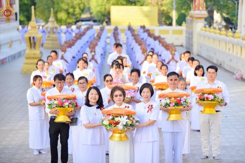 ภาพ No.184473:พิธีขอขมา มอบบาตรผ้าไตร บรรพชา อุปสมบท  ในโครงการอุปสมบทบูชาธรรมมหาปูชนียาจารย์ ณ วัดกลางพระอารามหลวง อ.เมืองบุรีรัมย์ จ.บุรีรัมย์ วันศุกร์ที่ 6 ธันวาคม พ.ศ. 2567