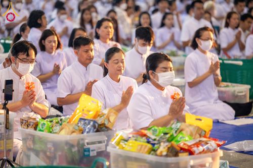 ภาพ No.133779:พิธีตักบาตร ข้าวสารอาหารแห้ง ณ บ้านแก้วเรือนทองคุณยายฯ สภาธรรมกายสากล วัดพระธรรมกาย วันอาทิตย์ต้นเดือนที่ 7 เมษายน พ.ศ. 2567