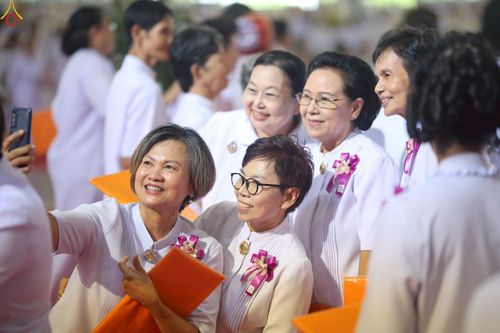 ภาพ No.240651:วันพุธที่ 27 สิงหาคม พ.ศ. 2568 พิธีทอดผ้าป่าเพื่อสร้างอาคาร  82 ปี หลวงพ่อธัมมชโย สมทบกฐินวัดพระธรรมกาย และกฐิน 30,000 วัดทั่วประเทศ ครั้งที่ 1