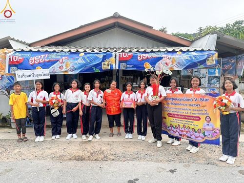 ภาพ No.182151:พิธีทอดกฐิน ณ วัดท่านางหอม จ.สงขลา ในโครงการทอดกฐินสามัคคีทั่วไทย 30,000 วัด บูชาธรรม 80 ปี หลวงพ่อธัมมชโย โดยคณะศิษยานุศิษย์วัดพระธรรมกาย วันที่ 27 ตุลาคม พ.ศ. 2567 กฐินสัมฤทธิ์เด็กดี V-Star โรงเรียนท่าจีนอุดมวิทยา จ.สงขลา