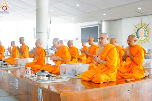 ภาพ No.211846:วันเสาร์ที่ 15 มีนาคม พ.ศ. 2568 พิธีถวายภัตตาหารเมนูสวรรค์ เพื่อการบรรลุธรรม ณ หอฉันคุณยายฯ วัดพระธรรมกาย