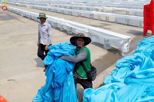 ภาพ No.220732:วันที่ 24-25 เมษายน พ.ศ. 2568 การเก็บงาน ผ้ารับประเคน ผ้าระบาย โต๊ะ เก้าอี้  ภายหลังงานวันคุ้มครองโลก ณ วัดพระธรรมกาย