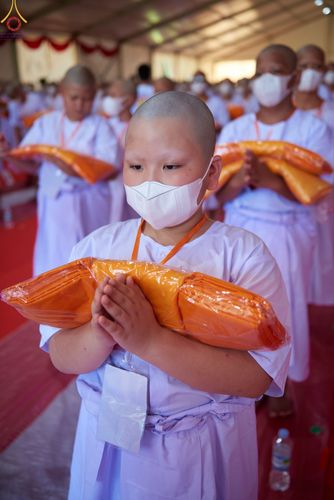 ภาพ No.67960:พิธีบรรพชาสามเณรธรรมทายาท ณ บรมพุทโธ ประเทศอินโดนีเซีย วันที่ 17 ธันวาคม พ.ศ. 2565
