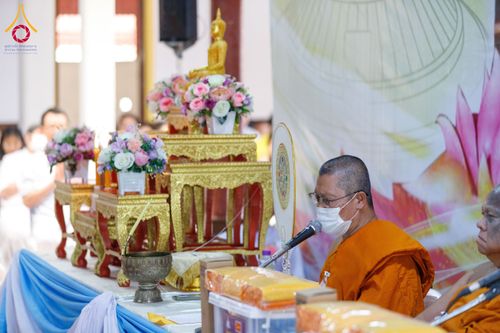 ภาพ No.202115:พิธีเจริญพระพุทธมนต์ ปฏิบัติธรรม มอบทุนการศึกษา ถวายสังฆทาน 108 วัด เพื่อถวายเป็นพุทธบูชา และขับเคลื่อนโครงการหมู่บ้านรักษาศีล 5 โดยคณะสงฆ์จังหวัดนครปฐม คณะศิษยานุศิษย์วัดพระธรรมกาย โครงการธรรมยาตรา ปีที่ 13 ณ วัดบางปลา อำเภอบางเลน จังหวัดนครปฐม