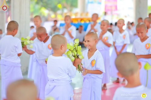 ภาพ No.135620:พิธีขอขมารับผ้าไตร , พิธีบรรพชา ในโครงการบรรพชาสามเณร ฟื้นฟูพระพุทธศาสนาทั่วไทย  ณ ศูนย์ปฏิบัติธรรมสวนผึ้ง จ.ราชบุรี วันที่ 4 เมษายน พ.ศ. 2567