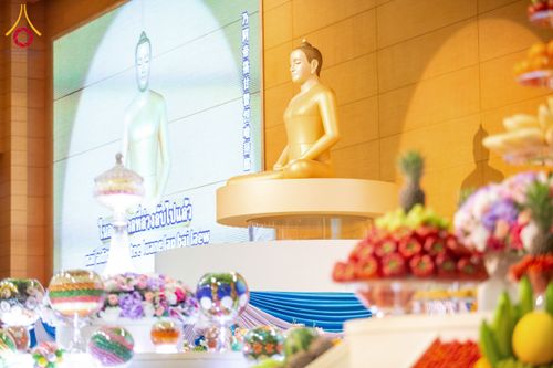 ภาพ No.134001:พิธีบูชาข้าวพระ  ในวันอาทิตย์ต้นเดือนที่ 7 เมษายน พ.ศ. 2567 ณ วัดพระธรรมกาย จ.ปทุมธานี