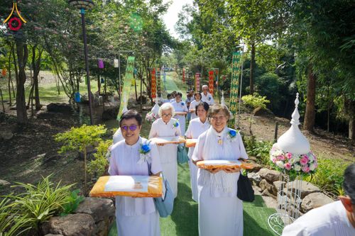 ภาพ No.167102:พิธีทอดกฐิน ณ พุทธอุทยานพรรัตนะแพร่ จ.แพร่ ในโครงการกฐินสามัคคีทั่วไทย 30,000 วัด บูชาธรรม 80 ปี หลวงพ่อธัมมชโย โดยคณะศิษยานุศิษย์วัดพระธรรมกาย วันที่ 22 ตุลาคม พ.ศ. 2567