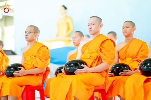 ภาพ No.229383:วันเสาร์ที่ 21 มิถุนายน พ.ศ. 2568 พิธีตักบาตรโครงการอุปสมบทหมู่ธรรมทายาท ระดับอุดมศึกษา รุ่นที่ 52 ภาคฤดูฝน ณ มหาวิหารคด คอร์ 9 วัดพระธรรมกาย