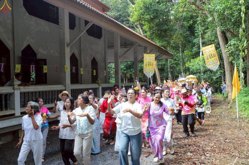 ภาพ No.265475:วันที่ 24 ตุลาคม พ.ศ. 2568 พิธีทอดกฐินสามัคคีทั่วไทย ณ วัดศานติไมตรี ต.ขุนทะเล  อ.เมือง จ.สุราษฎร์ธานี โดยคณะศิษยานุศิษย์ บูชาธรรม 81 ปี หลวงพ่อธัมมชโย