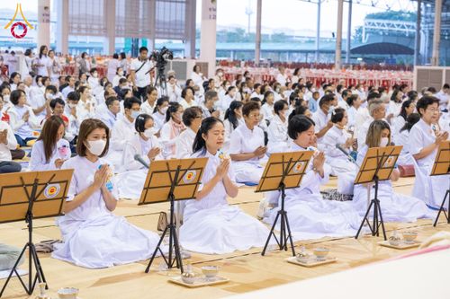 ภาพ No.204246:พิธีถวายภัตตาหารเป็นสังฆทาน แด่พระธรรมยาตรา ณ วัดพระธรรมกาย ตำบลคลองสาม อำเภอคลองหลวง จังหวัดปทุมธานี ในโครงการธรรมยาตรา กตัญญูบูชา มหาปูชนียาจารย์ พระมงคลเทพมุนี(สด จนฺทสโร) พระผู้ปราบมาร อนุสรณ์สถาน 7 แห่ง ปีที่ 13 วันที่ 31 มกราคม พ.ศ. 2568
