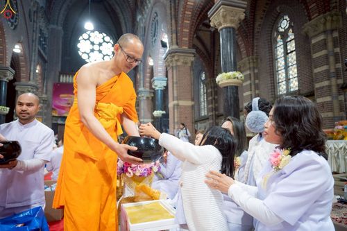 ภาพ No.271347:วันอาทิตย์ที่ 26 ตุลาคม พ.ศ. 2568 พิธีทอดกฐินสามัคคีวัดพระธรรมกายเนเธอร์แลนด์ กฐินเพื่อปฏิสังขรณ์ผนังรอบโบสถ์ อายุกว่า 135 ปี