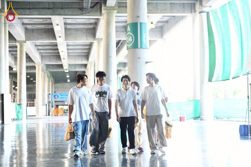 ภาพ No.256625:วันที่ 11 ตุลาคม พ.ศ. 2568 พิธีตักบาตรฉลองพระใหม่  โครงการอุปสมบทบูชาธรรม 141 ปี  พระมงคลเทพมุนี (สด จนฺทโร) ผู้ค้นพบวิชชาธรรมกาย ณ มหาวิหารคด 9 วัดพระธรรมกาย