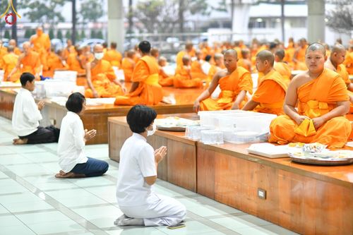 ภาพ No.208322:พิธีสวดพระพุทธมนต์ และถวายภัตตาหารเมนูสวรรค์แด่พระภิกษุ สามเณร วันที่ 15 กุมภาพันธ์ พ.ศ. 2568 ณ หอฉันคุณยายอาจารย์ฯ วัดพระธรรมกาย