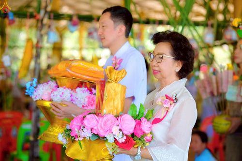 ภาพ No.250796:วันพุธที่ 8 ตุลาคม พ.ศ. 2568 พิธีทอดกฐินสามัคคีทั่วไทย 30,000 วัด โดยคณะศิษยานุศิษย์ บูชาธรรม 81 ปี หลวงพ่อธัมมชโย ณ ที่พักสงฆ์ป่ากลางแก้ว อ.เดชอุดม จ.อุบลราชธานี