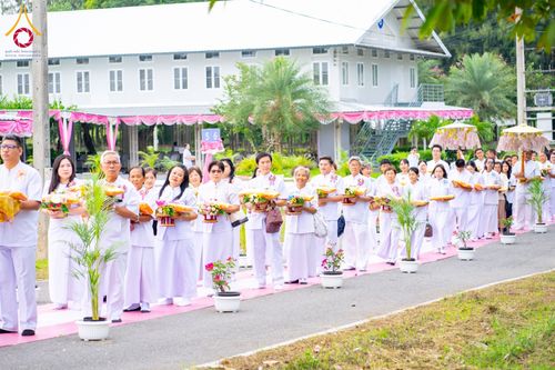 ภาพ No.174240:พิธีทอดกฐินกตัญญูบูชาธรรม ณ พระมหาเจดียทัตตชีโว ศูนย์อบรมเยาวชนกาญจนบุรี ในโครงการกฐินสามัคคีทั่วไทย 30,000 วัด บูชาธรรม 80 ปี หลวงพ่อธัมมชโย โดยคณะศิษยานุศิษย์วัดพระธรรมกาย วันที่ 9 พฤศจิกายน พ.ศ. 2567
