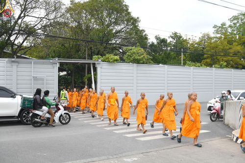 ภาพ No.169724:พิธีถวายภัตตาหารเมนูสวรรค์ "เพื่อการบรรลุธรรม" เนื่องในวันลอยกระทง (ขึ้น 15 ค่ำ เดือน 12) วันศุกร์ที่ 15 พฤศจิกายน พ.ศ. 2567 ณ หอฉันคุณยายอาจารย์ฯ วัดพระธรรมกาย