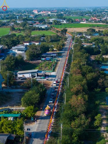 ภาพ No.188717:พิธีต้อนรับพระธรรมยาตรา ในโครงการธรรมยาตรา กตัญญูบูชา มหาปูชนียาจารย์ พระมงคลเทพมุนี(สด จนฺทสโร) พระผู้ปราบมาร อนุสรณ์สถาน 7 แห่ง ปีที่ 13 วันที่ 3 มกราคม พ.ศ. 2568 ณ อนุสรณ์สถานมหาวิหารพระมงคลเทพมุนี (โลตัสแลนด์) อ.สองพี่น้อง จ.สุพรรณบุรี