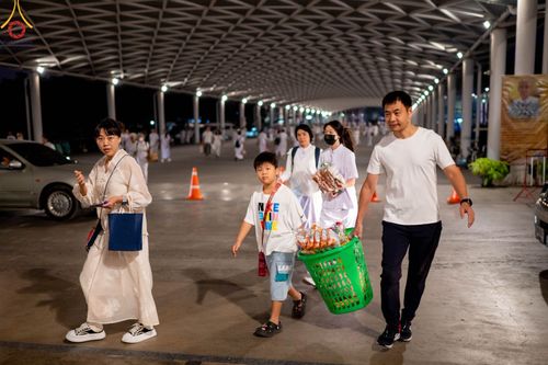 ภาพ No.105202:พิธีตักบาตรฉลองพระบวชใหม่ รุ่นบูชาธรรมมหาปูชนียาจารย์ และต้อนรับศักราชใหม่ วันจันทร์ที่ 1 มกราคม พ.ศ. 2567 ณ ลานธรรมพระมหาธรรมกายเจดีย์ วัดพระธรรมกาย