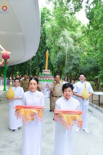 ภาพ No.144573:ชาวอำเภอคลองหลวง จังหวัดปทุมธานี ถวายเทียนพรรษามหามงคล เนื่องในเทศกาลเข้าพรรษา ประจำปี 2567 แด่คณะสงฆ์วัดพระธรรมกาย  วันพฤหัสบดีที่ 18 กรกฎาคม พ.ศ. 2567