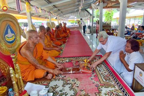 ภาพ No.168763:พิธีทอดกฐิน ณ วัดเขาน้อย จ.นครศรีธรรมราช ในโครงการกฐินสามัคคีทั่วไทย 30,000 วัด บูชาธรรม 80 ปี หลวงพ่อธัมมชโย โดยคณะศิษยานุศิษย์วัดพระธรรมกาย วันที่ 20 ตุลาคม พ.ศ. 2567