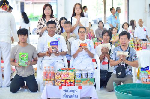 ภาพ No.217517:วันอาทิตย์ที่ 13 เมษายน พ.ศ. 2568 พิธีตักบาตรฉลองสามเณรใหม่ ศูนย์ปฏิบัติธรรมเขาคิชฌกูฏ โครงการบรรพชาสามเณรภาคฤดูร้อน