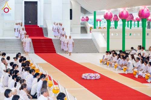 ภาพ No.256146:วันที่ 4 ตุลาคม พ.ศ. 2568 พิธีบรรพชาอุปสมบท  โครงการอุปสมบทหมู่บูชาธรรม 141 ปี  พระมงคลเทพมุนี (สด จนฺทสโร) ณ โบสถ์พระไตรปิฏก วัดพระธรรมกาย จ.ปทุมธานี