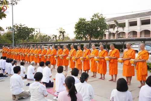 ภาพ No.136003:พระธรรมทายาท โครงการบวชพระนานาชาติ AEC & WAB ผู้บริหารรุ่นที่ 2 บิณฑบาต ณ หอฉันคุณยายอาจารย์ฯ เมืองแก้วมณี หมู่บ้านแก้วพุทธรักษา วันที่ 28 เมษายน พ.ศ. 2567