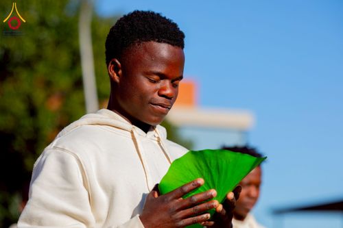 ภาพ No.231119:วันศุกร์ที่ 27 มิถุนายน พ.ศ. 2568 พิธีตัดปอยผมและพิธีปลงผมนาคธรรมทายาทแห่งทวีปแอฟริกา พ.ศ. 2568  โครงการบรรพชาอุปสมบทพระธรรมทายาทนานาชาติแห่งทวีปแอฟริกา ครั้งที่ 2 ณ วัดพระธรรมกายโจฮันเนสเบิร์ก สาธารณรัฐแอฟริกาใต้