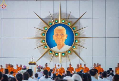 ภาพ No.115500:พิธีเจริญพระพุทธมนต์ และถวายภัตตาหาร ในวาระครบ 115 ปี วันคล้ายวันเกิด คุณยายอาจารย์ มหารัตนอุบาสิกาจันทน์ ขนนกยูง (ผู้ให้กำเนิดวัดพระธรรมกาย) วันศุกร์ที่ 19 มกราคม พ.ศ. 2567 ณ หอฉันคุณยายอาจารย์ วัดพระธรรมกาย