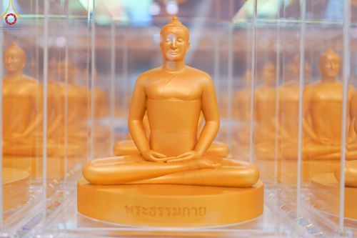 ภาพ No.159434:สัมมนาพิเศษและพิธีมอบองค์พระธรรมกาย 2,000 องค์ ณ ห้องแก้วสารพัดนึก 1 วัดพระธรรมกาย วันอาทิตย์ต้นเดือนที่ 6 ตุลาคม พ.ศ. 2567