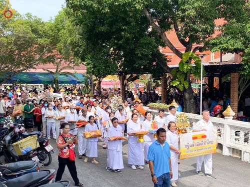 ภาพ No.170882:พิธีทอดกฐิน ณ วัดสระสี่เหลี่ยม ต.ดอนรวก อ.ดอนตูม จ.นครปฐม ในโครงการกฐินสามัคคีทั่วไทย 30,000 วัด บูชาธรรม 80 ปี หลวงพ่อธัมมชโย โดยคณะศิษยานุศิษย์วัดพระธรรมกาย วันที่ 27 ตุลาคม พ.ศ. 2567