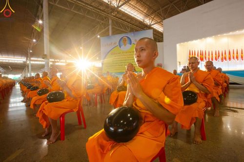 ภาพ No.177533:พิธีตักบาตรและพิธีบูชาข้าวพระ ในวันอาทิตย์ต้นเดือนที่ 1 ธันวาคม พ.ศ. 2567 ณ สภาธรรมกายสากล วัดพระธรรมกาย