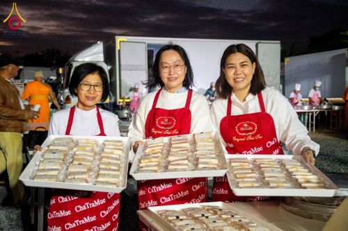 ภาพ No.195841:พิธีถวายภัตตาหารเป็นสังฆทาน แด่พระธรรมยาตรา ณ วัดโบสถ์(บน) ตำบลบางคูเวียง อำเภอบางกรวย จังหวัดนนทบุรี ในโครงการธรรมยาตรา กตัญญูบูชา มหาปูชนียาจารย์ พระมงคลเทพมุนี(สด จนฺทสโร) พระผู้ปราบมาร อนุสรณ์สถาน 7 แห่ง ปีที่ 13 วันที่ 16 มกราคม พ.ศ. 2568