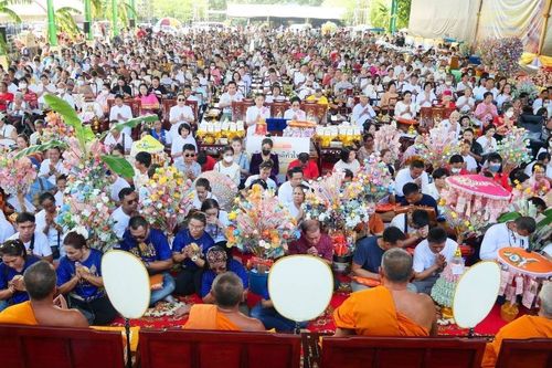 ภาพ No.183700:พิธีทอดกฐิน ณ ที่พักสงฆ์สำนักปฎิบัติธรรมศรีมงคล ต.บางแม่นาง อ.บางใหญ่ จ.นนทบุรี  ในโครงการทอดกฐินสามัคคีทั่วไทย 30,000 วัด บูชาธรรม 80 ปี หลวงพ่อธัมมชโย โดยคณะศิษยานุศิษย์วัดพระธรรมกาย วันที่ 10 พฤศจิกายน พ.ศ. 2567