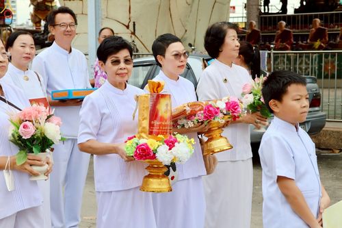 ภาพ No.265551:วันที่ 25 ตุลาคม พ.ศ. 2568 พิธีทอดกฐินสามัคคีทั่วไทย ณ วัดบางพึ่ง อ.พระประแดง จ.สมุทรปราการ โดยคณะศิษยานุศิษย์ บูชาธรรม 81 ปี หลวงพ่อธัมมชโย