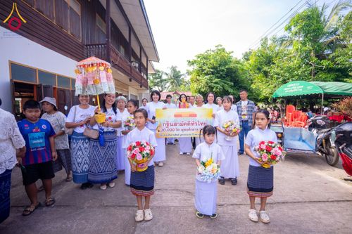 ภาพ No.172556:พิธีทอดกฐิน วัดศรีบุญเรือง จ.สกลนคร ในโครงการกฐินสามัคคีทั่วไทย 30,000 วัด บูชาธรรม 80 ปี หลวงพ่อธัมมชโย โดยคณะศิษยานุศิษย์วัดพระธรรมกาย วันที่ 25 ตุลาคม พ.ศ. 2567