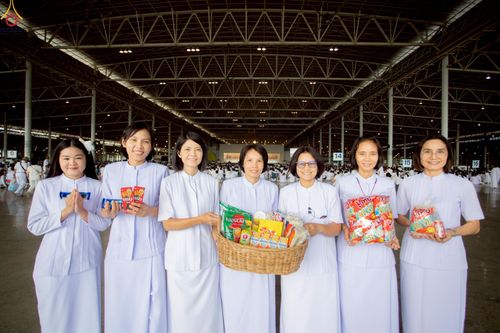 ภาพ No.227827:วันอาทิตย์ที่ 1 มิถุนายน พ.ศ. 2568 พิธีตักบาตร , พิธีบูชาข้าวพระ ณ วัดพระธรรมกาย จ.ปทุมธานี