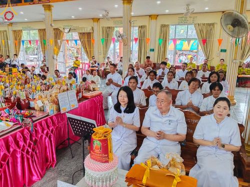 ภาพ No.173440:พิธีทอดกฐิน ณ วัดหนองสะแกกวน ต.ส้มป่อย อ.โนนดินแดง จ.บุรีรัมย์ ในโครงการกฐินสามัคคีทั่วไทย 30,000 วัด บูชาธรรม 80 ปี หลวงพ่อธัมมชโย โดยคณะศิษยานุศิษย์วัดพระธรรมกาย วันที่ 31 ตุลาคม พ.ศ. 2567