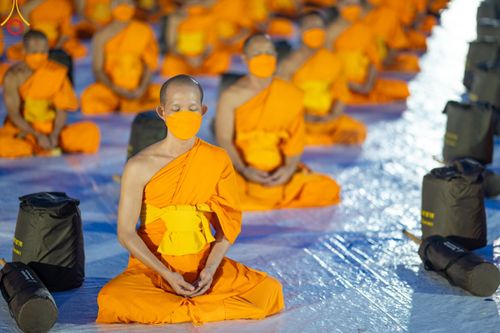 ภาพ No.108160:พระธรรมยาตราร่วมปฏิบัติธรรม และถ่ายภาพหมู่ประวัติศาสตร์ วันที่ 8 มกราคม พ.ศ. 2567  ณ อนุสรณ์สถานบางนางแท่น จ.นครปฐม