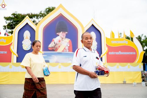 ภาพ No.241843:วันอาทิตย์ที่ 31 สิงหาคม พ.ศ. 2568 พิธีทำบุญแด่คณะสงฆ์ 122 รูป ฉลอง 121 ปี อำเภอคลองหลวง จ.ปทุมธานี เพื่อนำส่งช่วยเหลือคณะสงฆ์ 323 วัด 4 จังหวัดชายแดนภาคใต้ และช่วยเหลือประชาชนจากเหตุปะทะ แนวชายแดนไทย-กัมพูชา ณ บริเวณหน้าที่ว่าการอำเภอคลองหลวง 