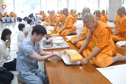 ภาพ No.162089:พิธีถวายภัตตาหารเมนูสวรรค์ เนื่องในวันออกพรรษา (ขึ้น 15 ค่ำ เดือน 11) วันพฤหัสบดีที่ 17 ตุลาคม พ.ศ. 2567 ณ หอฉันคุณยายอาจารย์ฯ วัดพระธรรมกาย