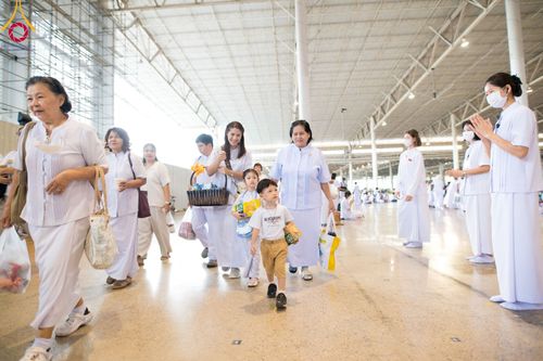 ภาพ No.99602:พิธีตักบาตรวันอาทิตย์ต้นเดือน ณ สภาธรรมกายสากล วัดพระธรรมกาย จ.ปทุมธานี วันอาทิตย์ที่ 3 ธันวาคม พ.ศ. 2566