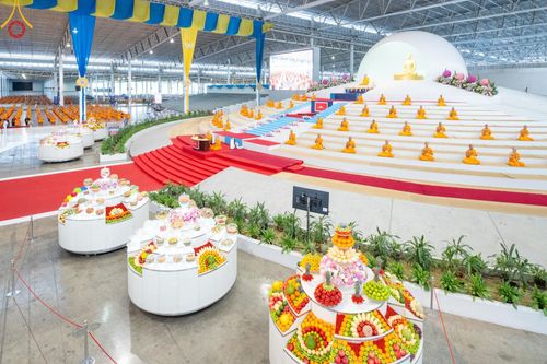 ภาพ No.159116:พิธีบูชาข้าวพระ ในวันอาทิตย์ต้นเดือน วันที่ 6 ตุลาคม พ.ศ. 2567 ณ สภาธรรมกายสากล วัดพระธรรมกาย