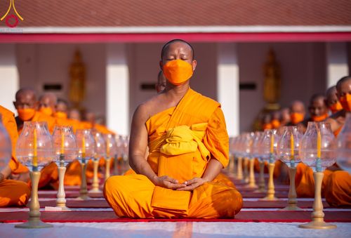 ภาพ No.111970:พิธีจุดประทีปถวายเป็นพุทธบูชา และบูชาธรรมมหาปูชนียาจารย์ พระมงคลเทพมุนี(สด จนฺทสโร) ในโครงการธรรมยาตรา กตัญญูบูชา มหาปูชนียาจารย์ พระมงคลเทพมุนี(สด จนฺทสโร) พระผู้ปราบมาร อนุสรณ์สถาน 7 แห่ง ปีที่ 12 วันที่ 14 มกราคม พ.ศ. 2567 ณ วัดสองพี่น้อง อ.สองพี่น้อง