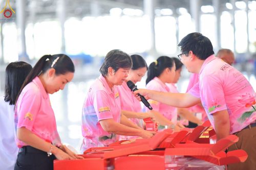 ภาพ No.211982:วันจันทร์ที่ 17 มีนาคม พ.ศ. 2568 บุญบรรจุกล่องไทยธรรม เพื่อถวายแด่พระสังฆาธิการ 40,000 กว่าวัดทั่วไทย ในวันคุ้มครองโลก 22 เมษายน พ.ศ. 2568 ณ บ้านแก้วเรือนทองคุณยายฯ วัดพระธรรมกาย