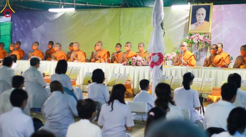 ภาพ No.108046:พิธีถวายภัตตาหารเป็นสังฆทาน แด่คณะพระธรรมยาตราฯ ในโครงการธรรมยาตรากตัญญูบูชา มหาปูชนียาจารย์ พระมงคลเทพมุนี(สด จนฺทสโร) พระผู้ปราบมาร อนุสรณ์สถาน 7 แห่ง ปีที่ 12 วันที่ 8 มกราคม พ.ศ. 2567 ณ อนุสรณ์สถานมหาวิหารพระมงคลเทพมุนี (โลตัสแลนด์) อ.สองพี่น้อง จ.สุ